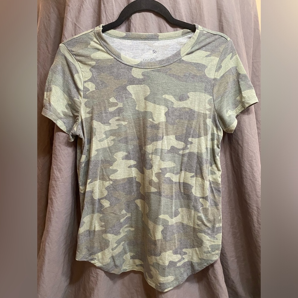 Camo cotton t-shirt that is perfect to wear out on a casual afternoon.
